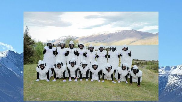 Ngakak! The Prediksi dan Bedain Cosplay Jadi Shaun the Sheep di New Zealand