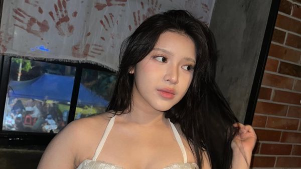 Gaya Tiara Andini Nonton Konser BLACKPINK Disorot, Kembar Dengan Jennie