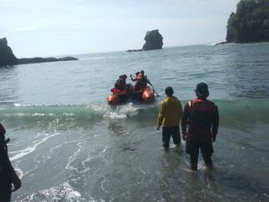 Polres Malang dan Tim SAR Gabungan Lanjutkan Pencarian Ibu dan Anak Hanyut