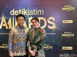 Arumi Bachsin Bawa Dekranasda Jatim Raih Penghargaan detikJatim Awards