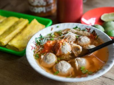 10 Rekomendasi Bakso Legendaris di Solo, Dijamin Enak dan Halal