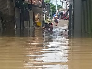 RI Masuk Puncak Musim Hujan 2025, Ini Tanda Akan Banjir-Longsor Kata Pakar UGM