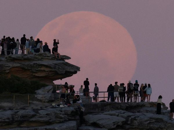Penampakan Supermoon Terbesar Tahun Ini Hiasi Langit Dunia