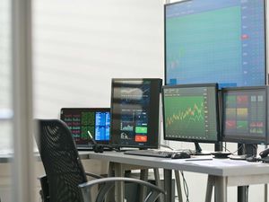 IHSG Tembus 8.300, Asing Serok Saham BREN dan BRMS di Tengah Euforia MSCI