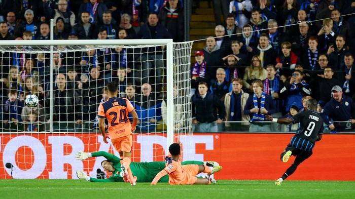 Soccer Football - UEFA Champions League - Club Brugge v FC Barcelona - Jan Breydel Stadium, Bruges, Belgium - November 5, 2025 Club Brugges Carlos Forbs scores their second goal REUTERS/Yves Herman