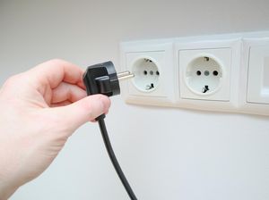 Mengapa Listrik Korslet Bisa Memicu Kebakaran?