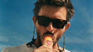 Potret Aktor Jonathan Bailey, Pria Terseksi di Dunia 2025