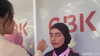 Cerita di Balik Viral Jasa Rias Rp 35 Ribu di Konser Blackpink, Diserbu Blink