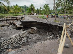 Lahar Hujan Semeru Terjang Gondoruso, Akses Warga Lumpuh