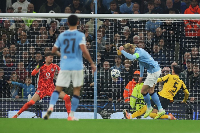 Soccer Football - UEFA Champions League - Manchester City v Borussia Dortmund - Etihad Stadium, Manchester, Britain - November 5, 2025 Manchester City's Erling Haaland scores their second goal REUTERS/Phil Noble