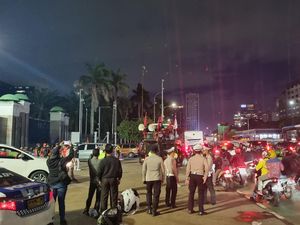 Massa Buruh Demo di Depan DPR Bubar, Lalin Gatsu Arah Slipi Macet