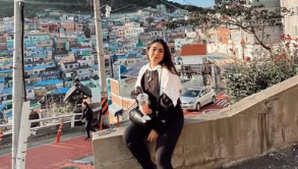 Gaya YouTuber Nessie Judge Saat Ngopi dan Kulineran di Luar Negeri