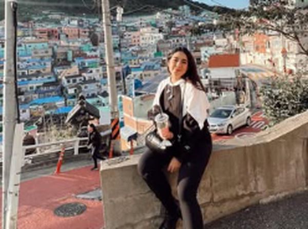 Gaya YouTuber Nessie Judge Saat Ngopi dan Kulineran di Luar Negeri