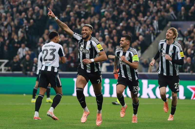 Soccer Football - UEFA Champions League - Newcastle United v Athletic Bilbao - St James' Park, Newcastle, Britain - November 5, 2025 Newcastle United's Joelinton celebrates scoring their second goal with Newcastle United's Jacob Murphy, Newcastle United's Bruno Guimaraes and Newcastle United's Nick Woltemade Action Images via Reuters/Lee Smith