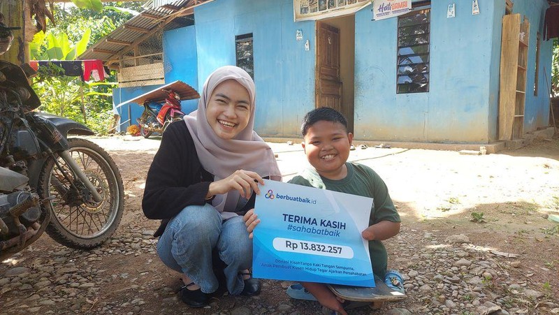 Donasi Sahabat Baik Bantu Kehidupan Rizky Bocah Disabilitas di Gowa