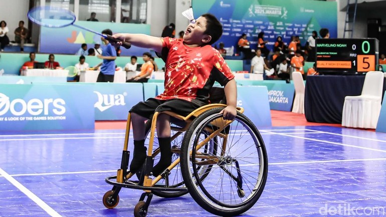 Setiap pukulan raket mengandung semangat juang yang luar biasa—semangat untuk berdiri sejajar dengan siapa pun, untuk menunjukkan bahwa sportivitas dan keberanian jauh melampaui batas fisik. 