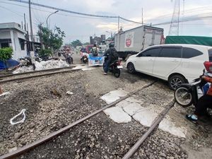 Perbaikan Rel Diperpanjang, Sistem Buka-Tutup Jalan Kaligawe Masih Berlaku