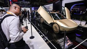 Tesla Pamerkan Cybercab di China International Import Expo 2025 Shanghai