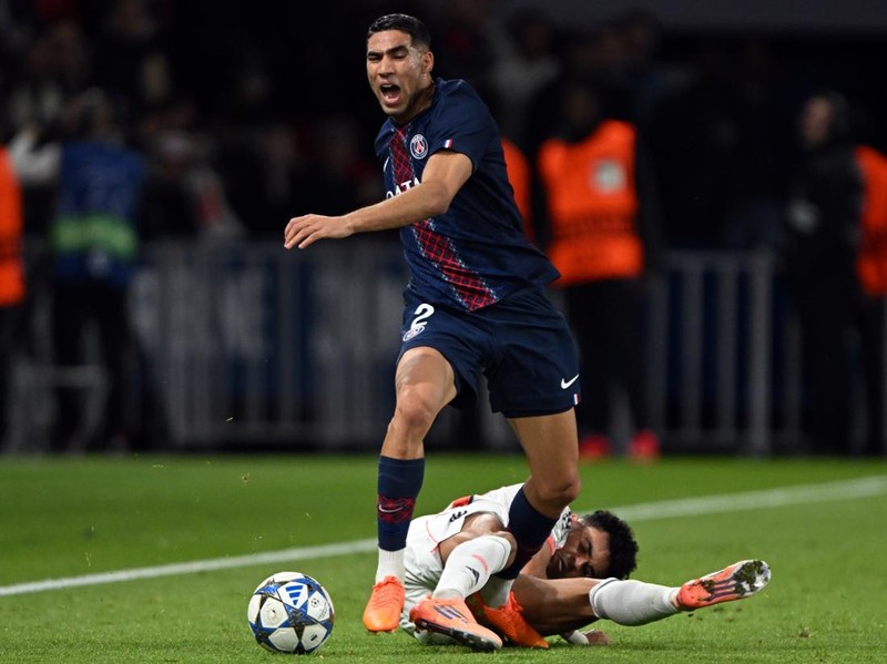 04 November 2025, France, Paris: Soccer: Champions League, Paris Saint-Germain - Bayern Munich, preliminary round, matchday 4, Parc des Princes, Luis Díaz (below, Bayern Munich) fouls Achraf Hakimi and is subsequently shown the red card. Photo: Federico Gambarini/dpa (Photo by Federico Gambarini/picture alliance via Getty Images)
