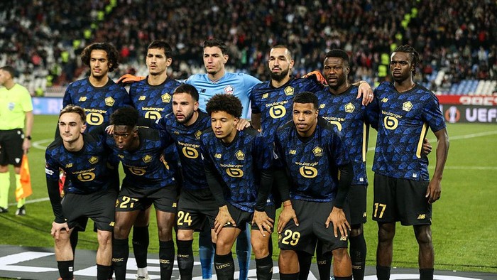 BELGRADE, SERBIA - NOVEMBER 06: Players of Lille pose for a team photo prior to the UEFA Europa League football match between Crvena Zvezda and Lille at Rajko Mitic Stadium on November 6, 2025 in Belgrade, Serbia. (Photo by Filip Stevanovic/Anadolu via Getty Images)