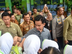 Ahmad Luthfi Dampingi Gibran Tinjau Pelaksanaan MBG di SMPN 9 Salatiga