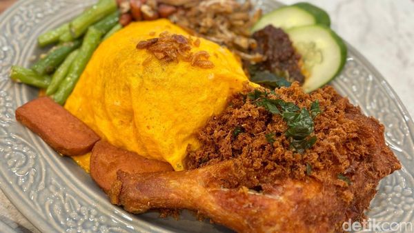 Nikmatnya Nasi Ayam Berempah dan Mie Hokkien Rasa Peranakan di Resto Ini