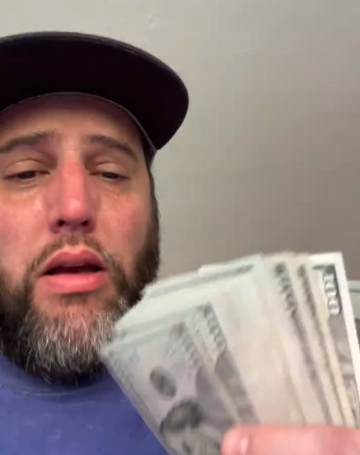 Berbagi Makanan Gratis, Pria Ini Malah Dapat Sumbangan Misterius