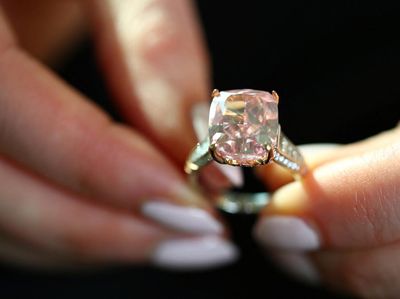 Berlian Pink Super Langka, Diprediksi Terlelang Rp314 Miliar