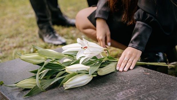 saat seseorang berduka dengan kehilangan orang yang dicintainya, ia tidak selalu menginginkan orang tersebut berada di ‘tempat yang lebih baik’. Mereka ingin kehadirannya dan selalu bersama.