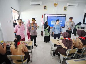 Kapolri-Ketua Komisi IV DPR Tinjau SMP Kemala Bhayangkari di Jateng, Wujudkan SDM Unggul