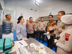 Kapolri-Ketua Komisi IV DPR Tinjau SPPG YKB Polres Karanganyar, Dukung Penuh MBG