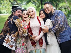 Kece! Anak Limbad Lulus S2 dengan Predikat Cumlaude