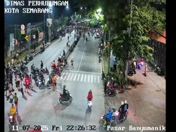 Tronton Ngeblong Tabrak Truk-Avanza di Jalan Semarang-Solo Banyumanik