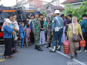 Pasca Tragedi Ledakan di SMAN 72, Warga Ramai Datangi Lokasi Kejadian