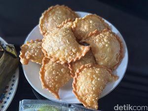 Lokasinya Ngumpet, Pastel Dalam Gang Ini Legendaris Sejak 1989