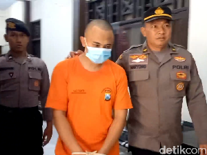 Penampakan Awang Penganiaya Guru di Trenggalek Pakai Baju Tahanan