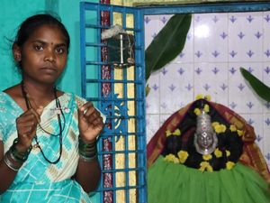 Pilu Perempuan India Diserahkan ke Dewa, Tapi Terjebak Jadi Pekerja Seks