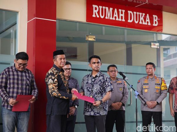 Polisi Serahkan Dokumen Jenazah Reno-Farhan ke Keluarga