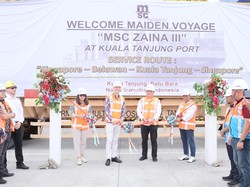 PT PMT Layani Pengapalan Peti Kemas Internasional Perdana di Kuala Tanjung