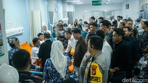 Raffi Ahmad Dampingi Dasco Jenguk Korban Ledakan SMA 72 di RS Cempaka Putih