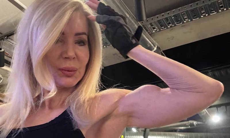 Lesley Maxwell, seorang pelatih kebugaran berusia 65 tahun asal Melbourne, Australia