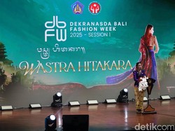 Selvi Habiskan Rp 60 Juta Borong Kain-Perhiasan di Art Center Denpasar