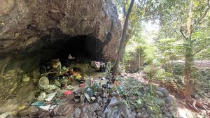 Potret Manusia Gua yang Hidup Puluhan Tahun di Pedalaman Hutan Jombang