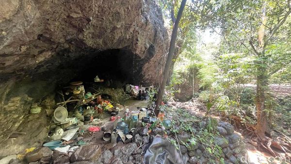 Potret Manusia Gua yang Hidup Puluhan Tahun di Pedalaman Hutan Jombang