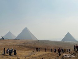 Petualangan Mendaki dan Menuruni Bagian Dalam Piramida Mesir