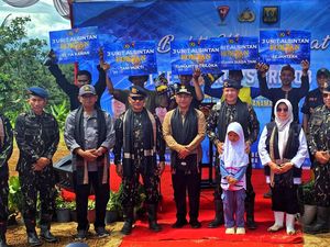 Pemkab Sukabumi dan Brimob Salurkan Alsintan untuk Petani Cibodas