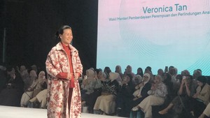 Aksi 7 Wamen Kabinet Prabowo Jadi Model Catwalk, Veronica Tan Curi Perhatian