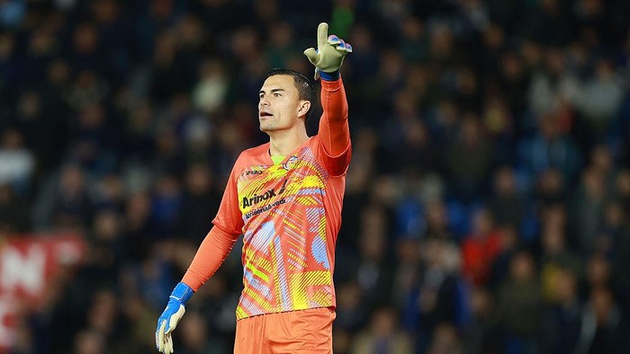 PISA, ITALY - NOVEMBER 7: Emil Audero of US Cremonese reacts during the Serie A match between Pisa SC and US Cremonese at Arena Garibaldi on November 7, 2025 in Pisa, Italy. (Photo by Gabriele Maltinti/Getty Images)