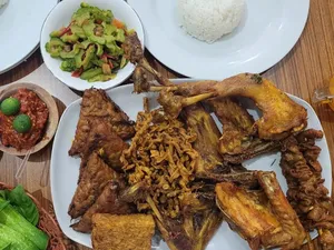 5 Kuliner Legendaris Bandung yang Sering Terlewat, padahal Enak Banget!