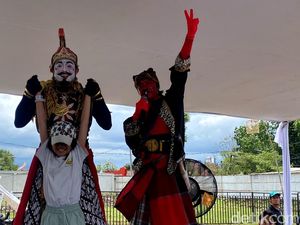 Aksi Duet Si Cepot dan Gatotkaca Jadi Polisi Sampah di WJF 2025